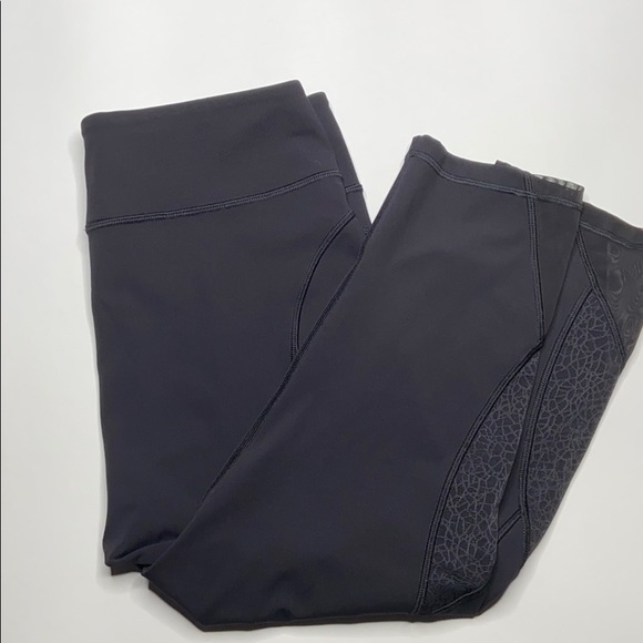 Lululemon Twist and Train 19” Crop Leggings Sz 10 - Picture 2 of 13